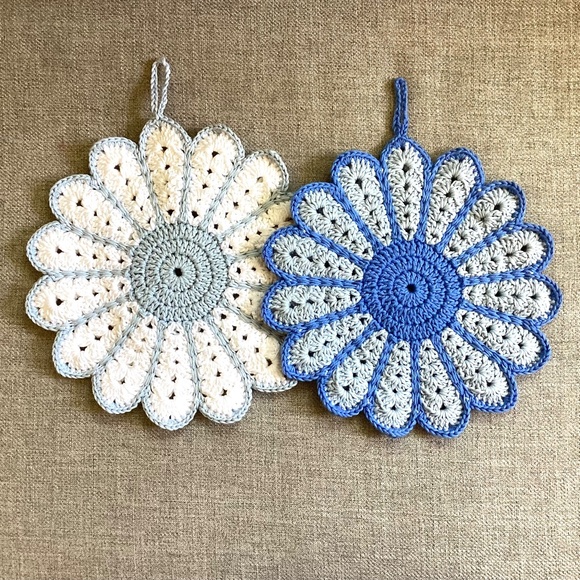 Crochet Floral Potholders Set Of 2 Cotton Blue White Daisy NWT Handcrafted In US - Picture 4 of 7